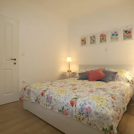 Daire Terrace - Free Parking, Brand New *