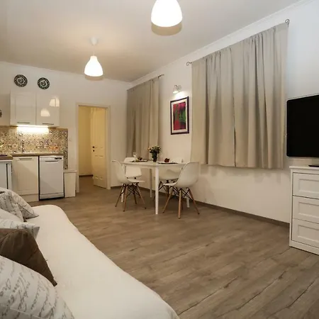 Terrace - Free Parking, Brand New *